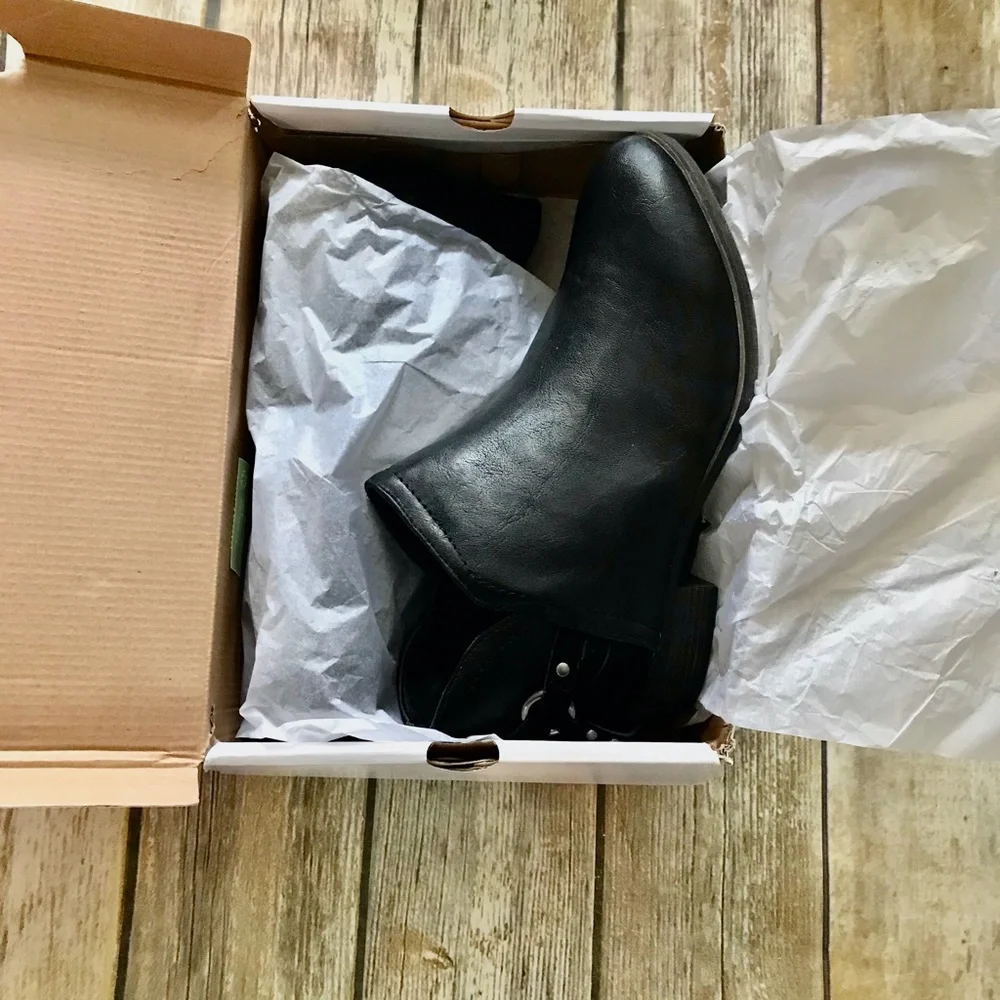 BARGAIN 2/$15 Black Boots Sz 11 - Picture 14 of 15